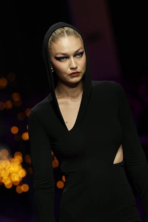 versace hadid|gigi hadid versace virtual show.